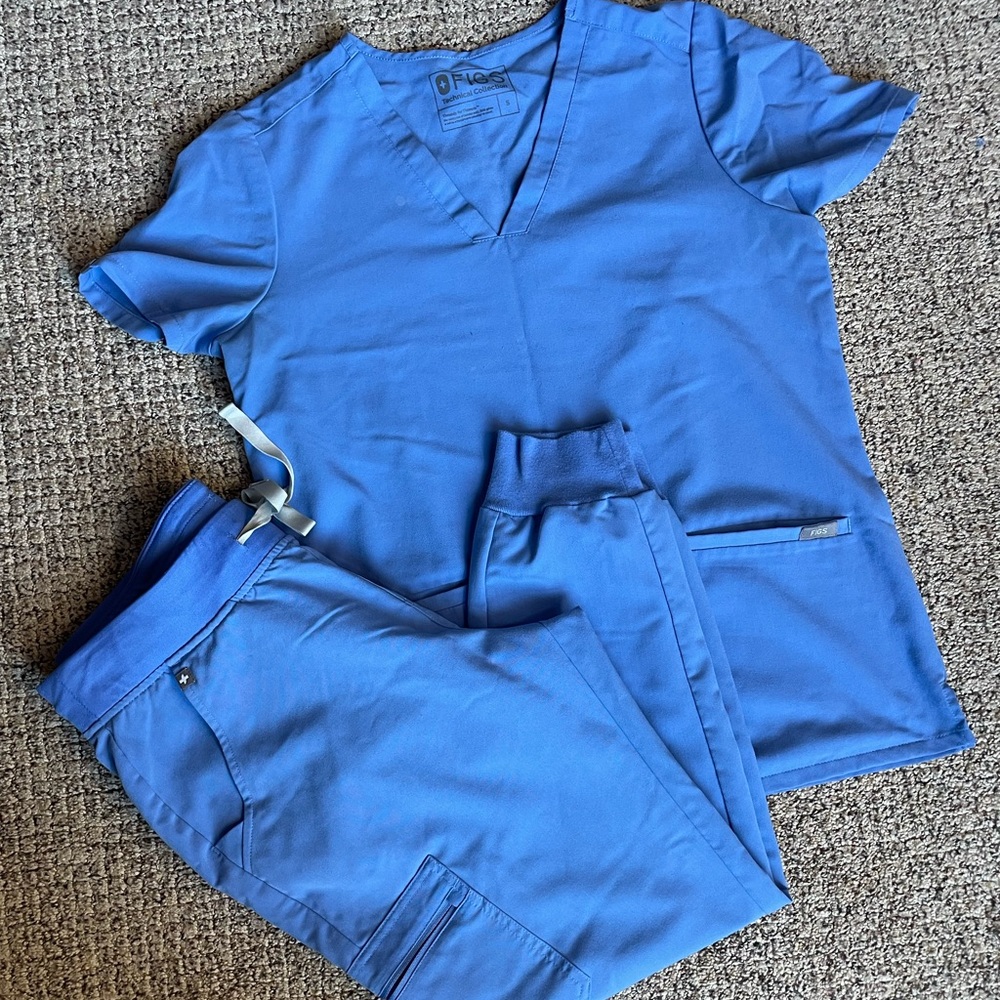 Figs scrub set. Small top and medium petite jogger.